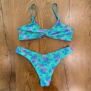 SOLD❗️Blackbough Daisy Daze Bikini Set